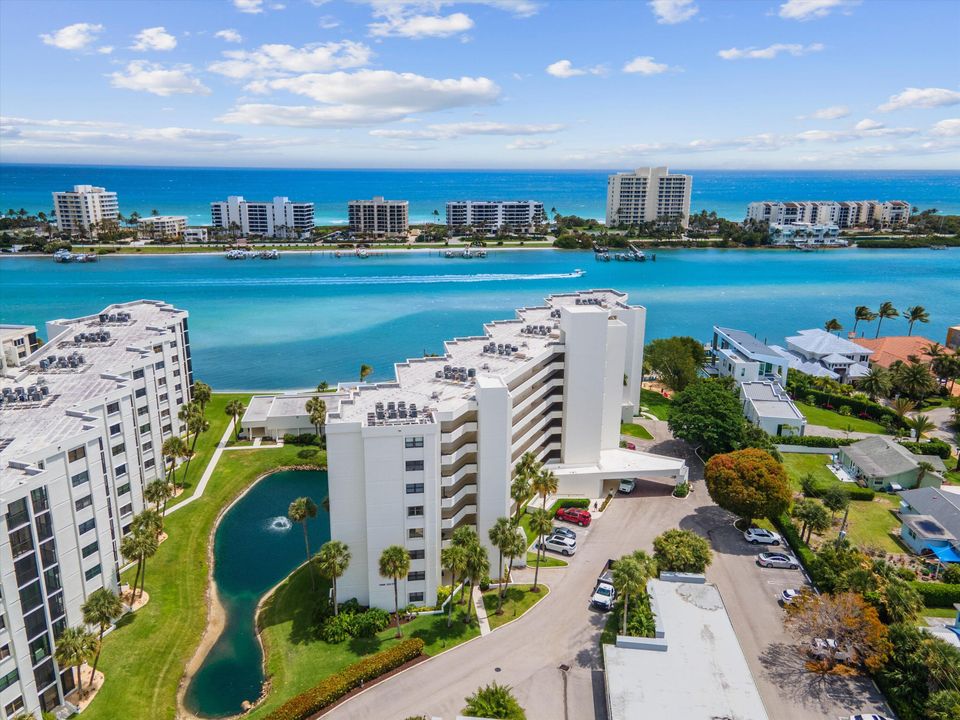 Active With Contract: $1,185,000 (2 beds, 2 baths, 1639 Square Feet)