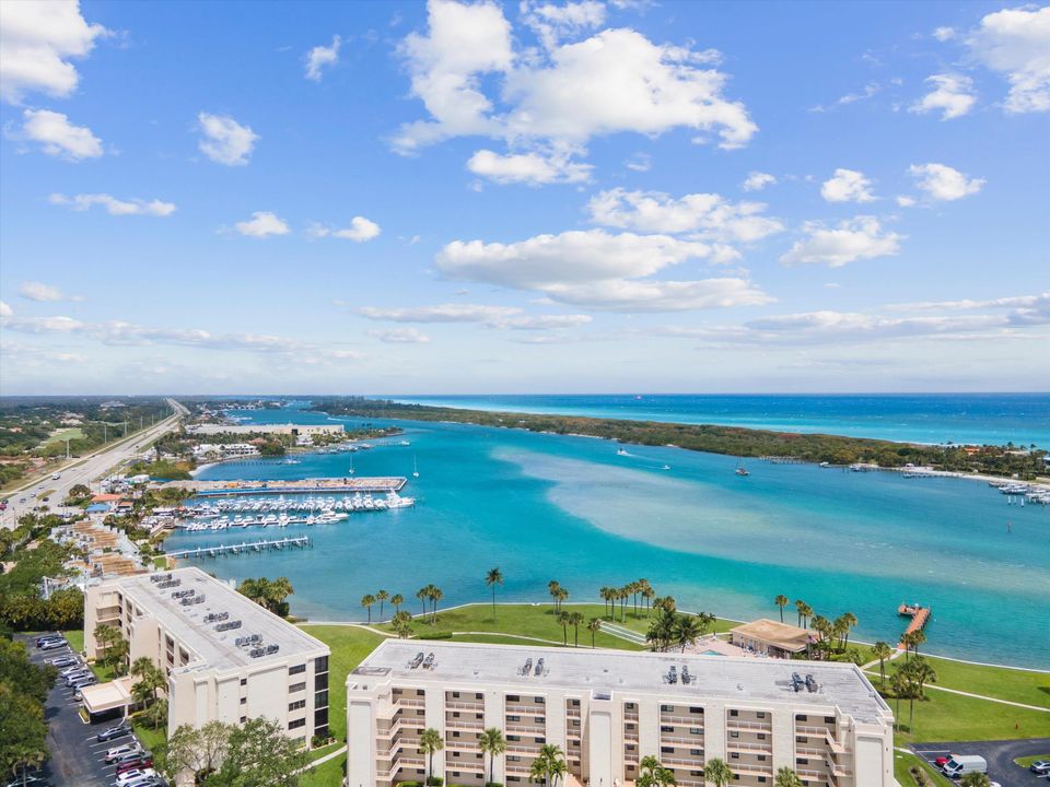 Active With Contract: $1,185,000 (2 beds, 2 baths, 1639 Square Feet)