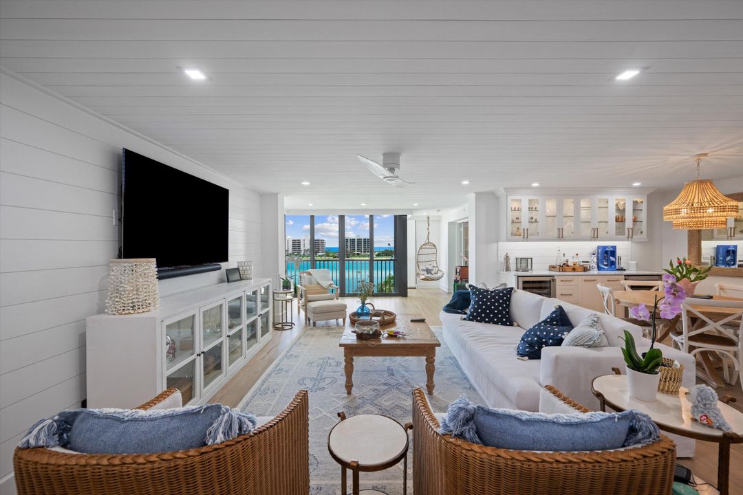 Active With Contract: $1,185,000 (2 beds, 2 baths, 1639 Square Feet)