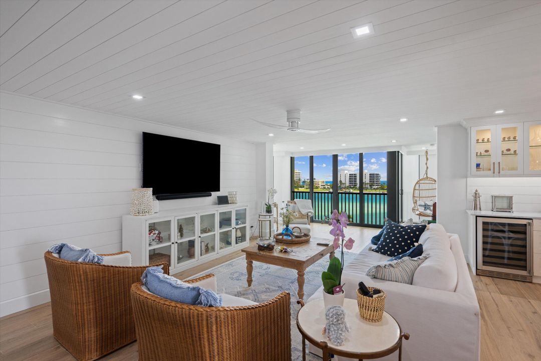 Active With Contract: $1,185,000 (2 beds, 2 baths, 1639 Square Feet)