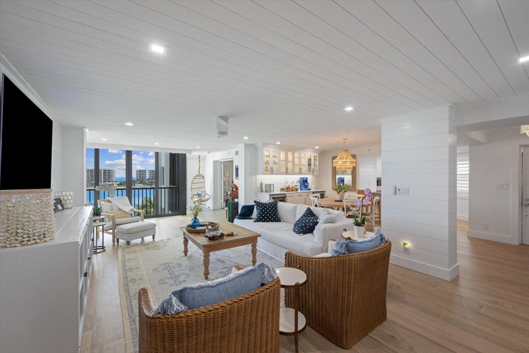 Active With Contract: $1,185,000 (2 beds, 2 baths, 1639 Square Feet)