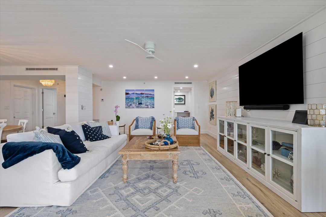 Active With Contract: $1,185,000 (2 beds, 2 baths, 1639 Square Feet)