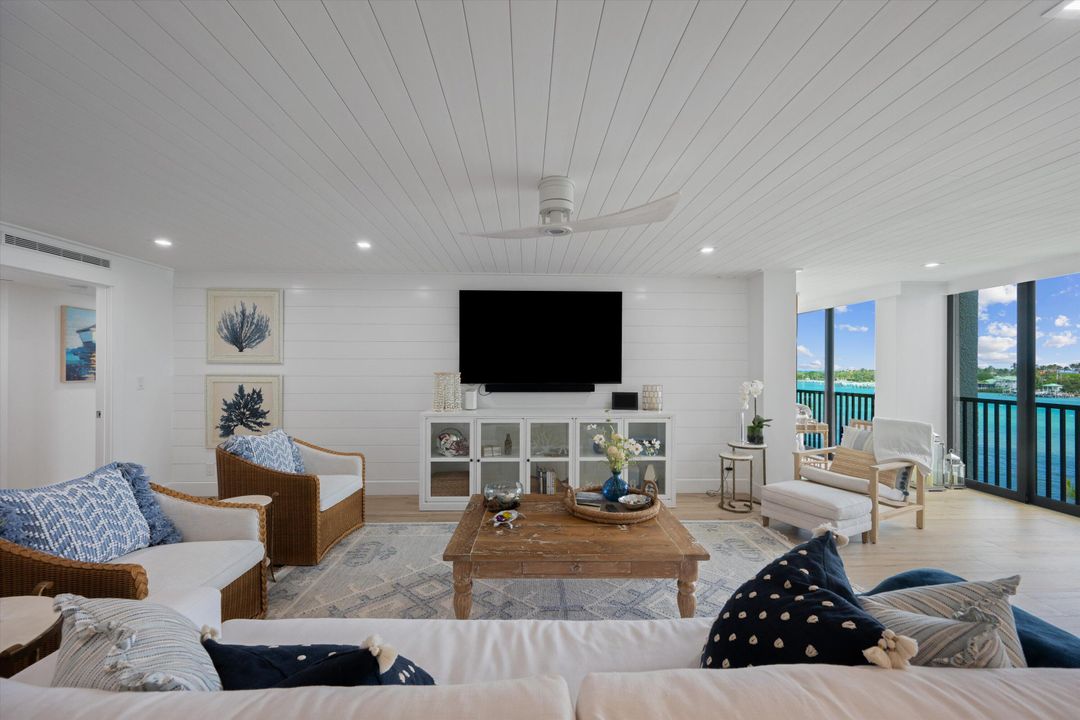 Active With Contract: $1,185,000 (2 beds, 2 baths, 1639 Square Feet)