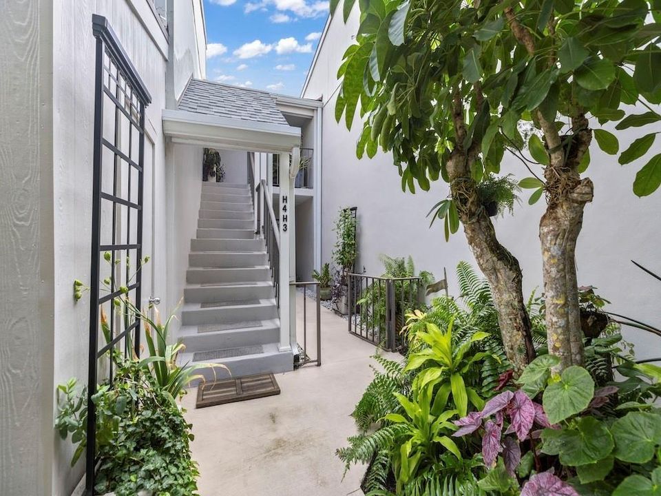 For Sale: $469,000 (2 beds, 2 baths, 1475 Square Feet)