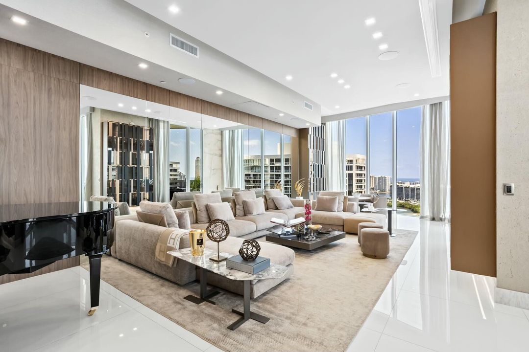 For Sale: $5,995,000 (4 beds, 6 baths, 4955 Square Feet)