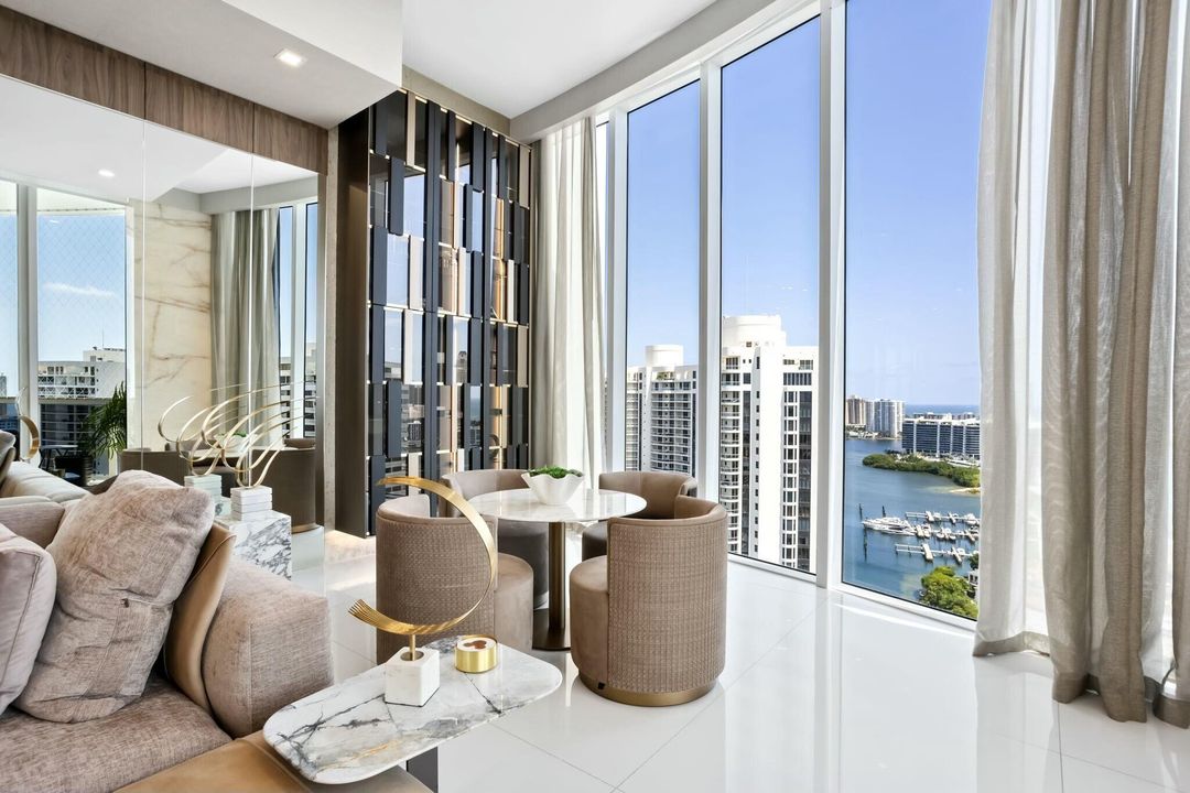 For Sale: $5,995,000 (4 beds, 6 baths, 4955 Square Feet)