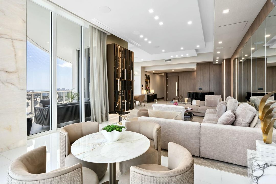 For Sale: $5,995,000 (4 beds, 6 baths, 4955 Square Feet)