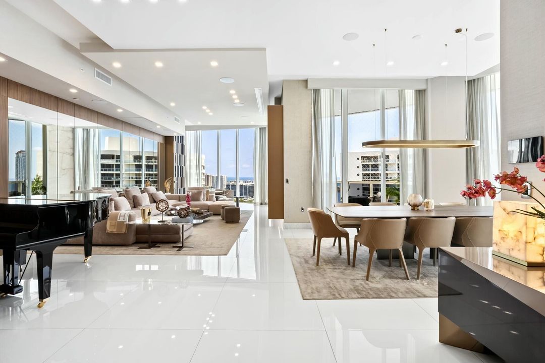 For Sale: $5,995,000 (4 beds, 6 baths, 4955 Square Feet)