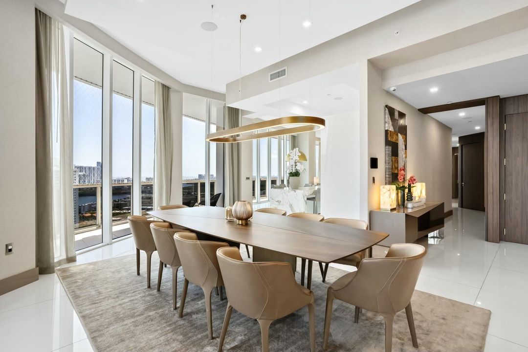 For Sale: $5,995,000 (4 beds, 6 baths, 4955 Square Feet)