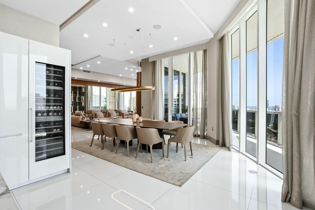 For Sale: $5,995,000 (4 beds, 6 baths, 4955 Square Feet)