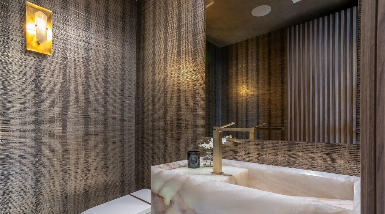 For Sale: $5,995,000 (4 beds, 6 baths, 4955 Square Feet)