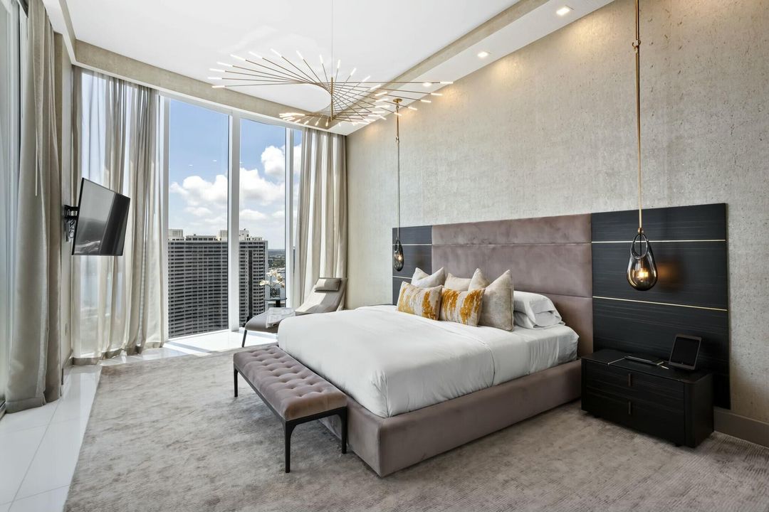 For Sale: $5,995,000 (4 beds, 6 baths, 4955 Square Feet)