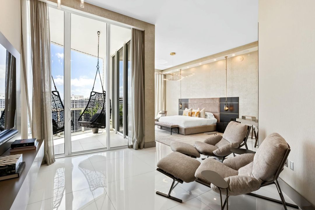 For Sale: $5,995,000 (4 beds, 6 baths, 4955 Square Feet)