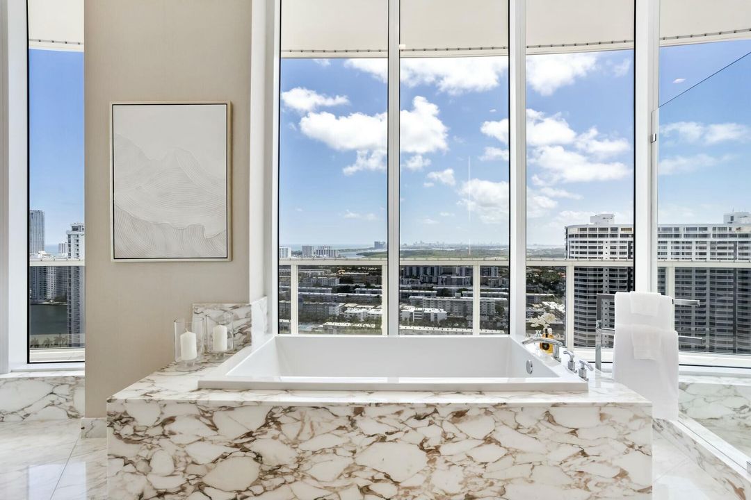 For Sale: $5,995,000 (4 beds, 6 baths, 4955 Square Feet)