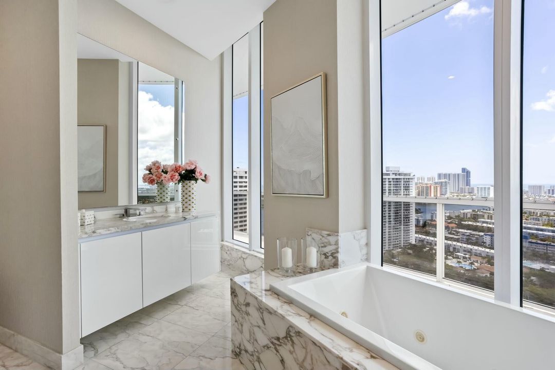 For Sale: $5,995,000 (4 beds, 6 baths, 4955 Square Feet)