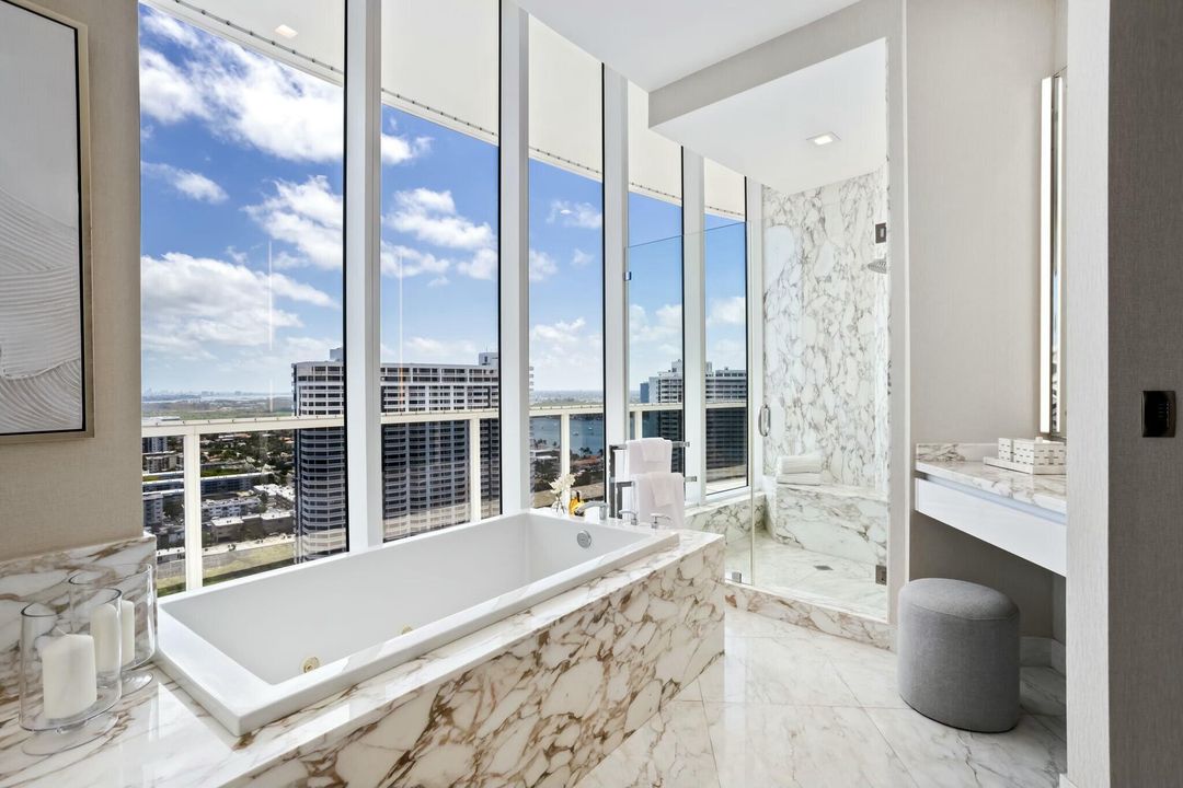 For Sale: $5,995,000 (4 beds, 6 baths, 4955 Square Feet)