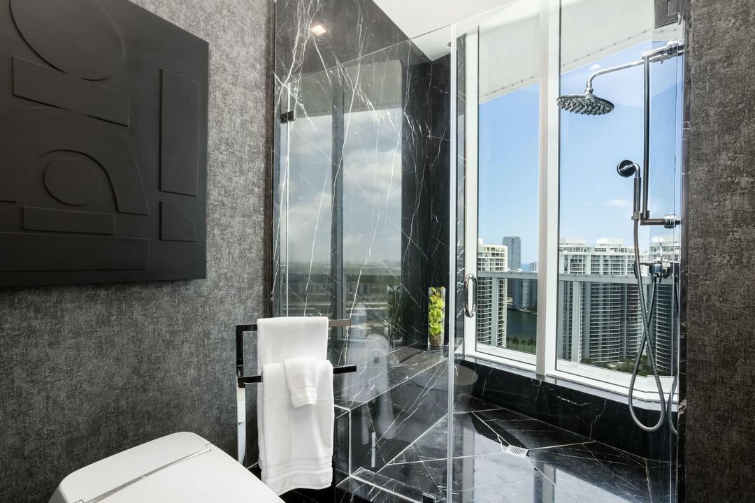 For Sale: $5,995,000 (4 beds, 6 baths, 4955 Square Feet)