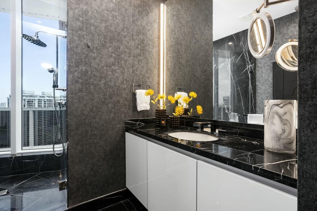 For Sale: $5,995,000 (4 beds, 6 baths, 4955 Square Feet)