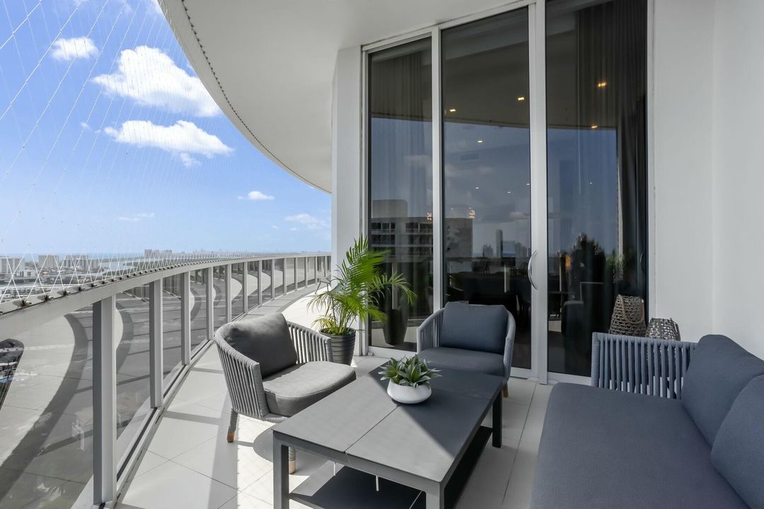 For Sale: $5,995,000 (4 beds, 6 baths, 4955 Square Feet)