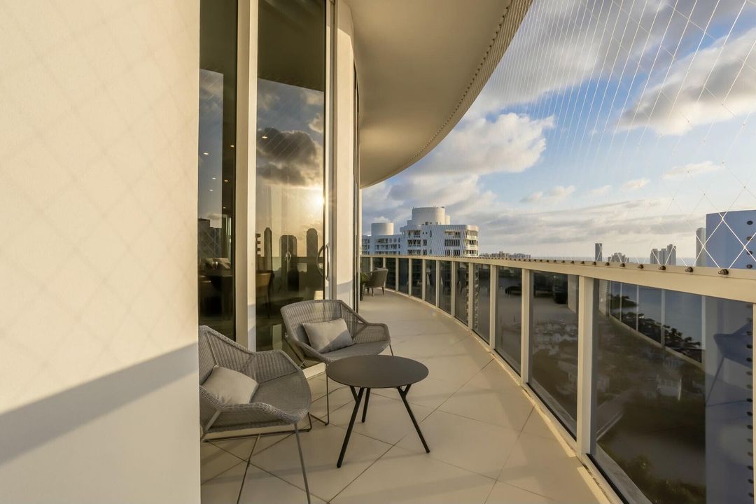 For Sale: $5,995,000 (4 beds, 6 baths, 4955 Square Feet)