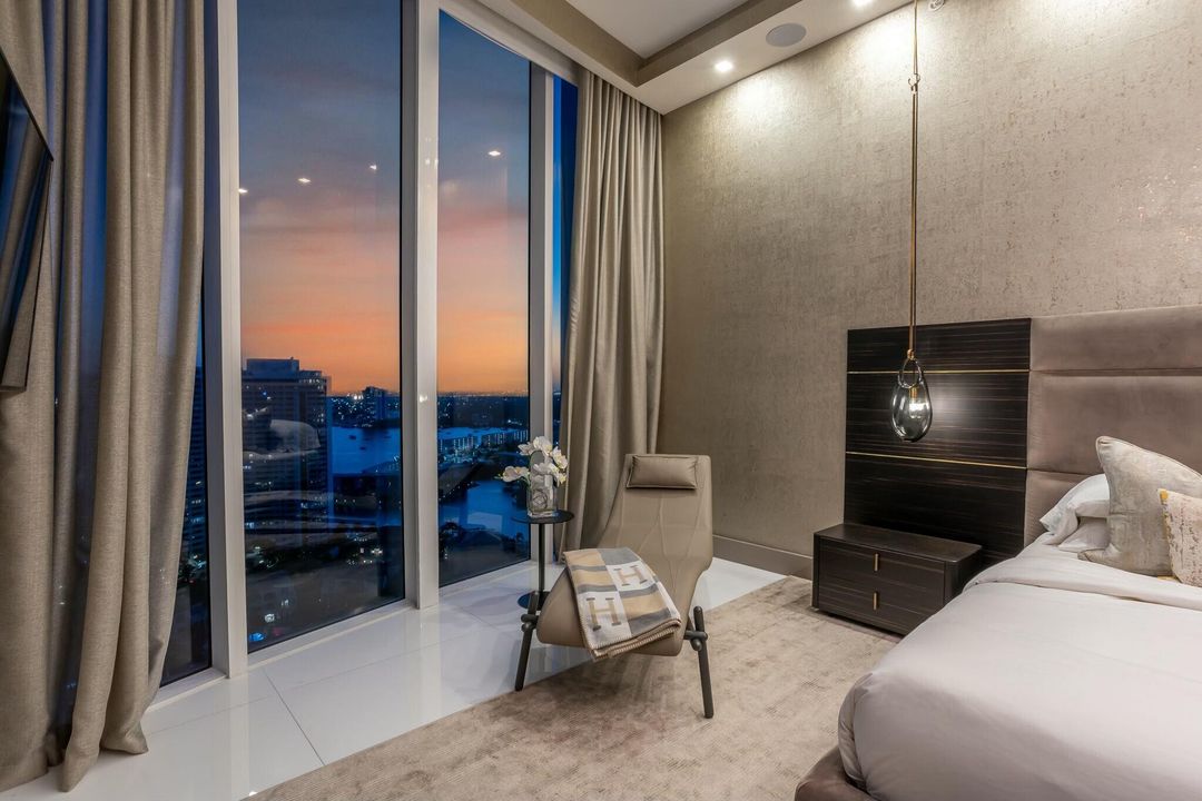 For Sale: $5,995,000 (4 beds, 6 baths, 4955 Square Feet)