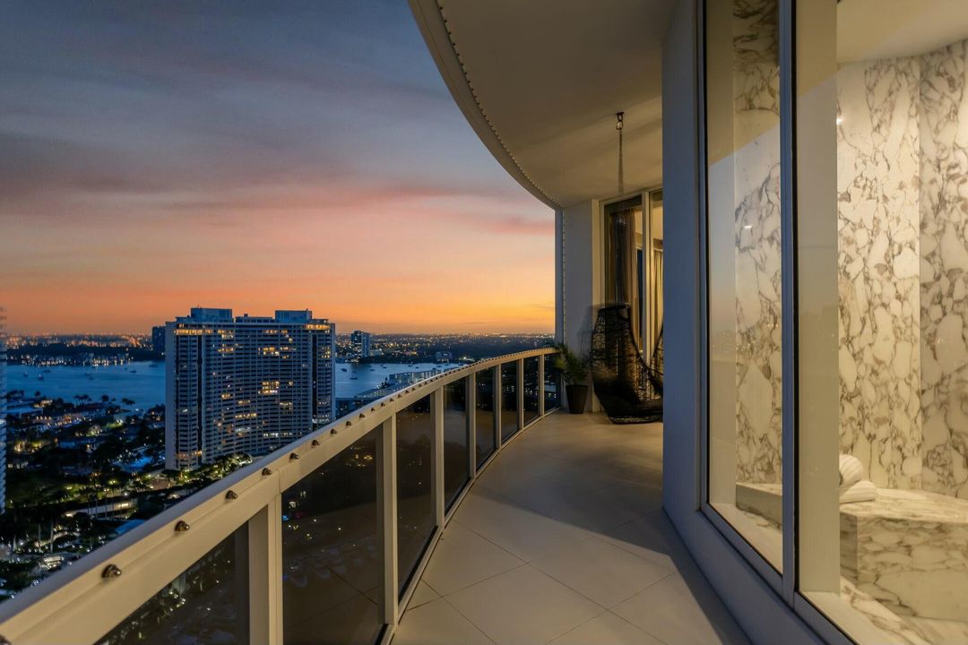 For Sale: $5,995,000 (4 beds, 6 baths, 4955 Square Feet)