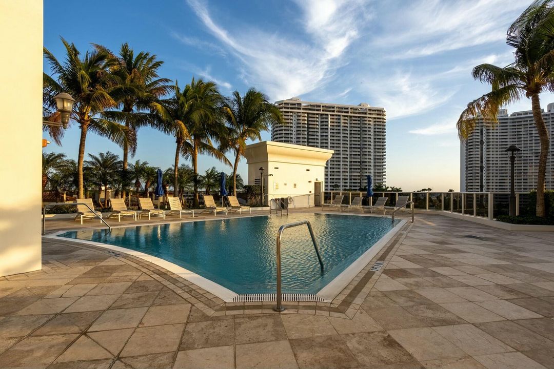 For Sale: $5,995,000 (4 beds, 6 baths, 4955 Square Feet)