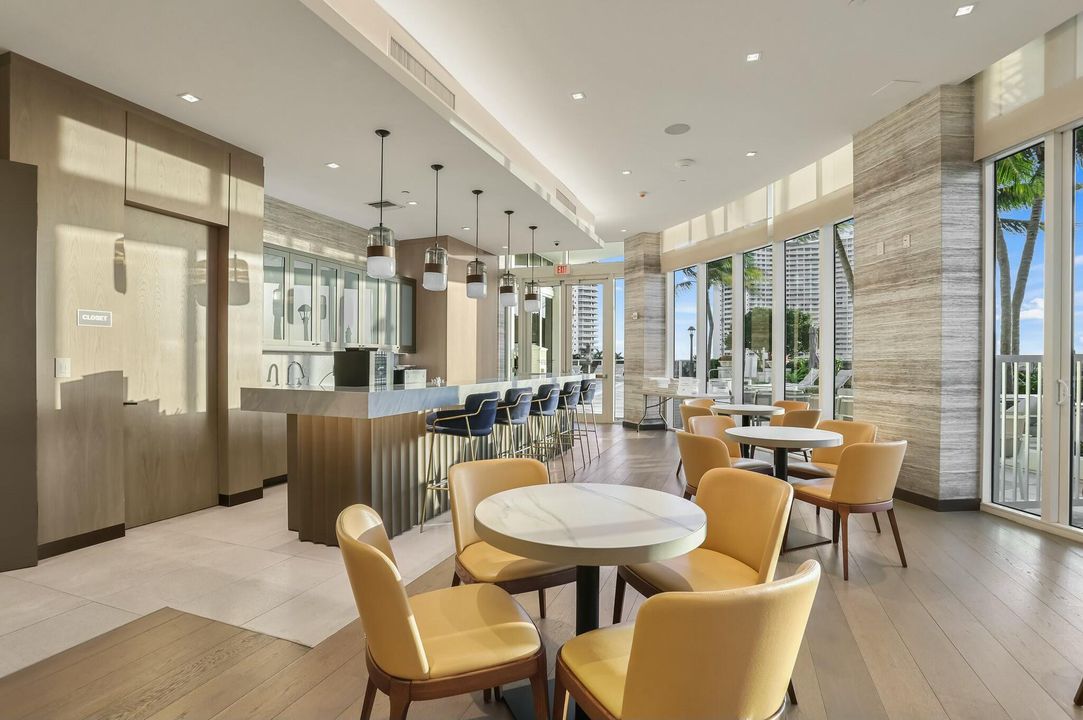 For Sale: $5,995,000 (4 beds, 6 baths, 4955 Square Feet)