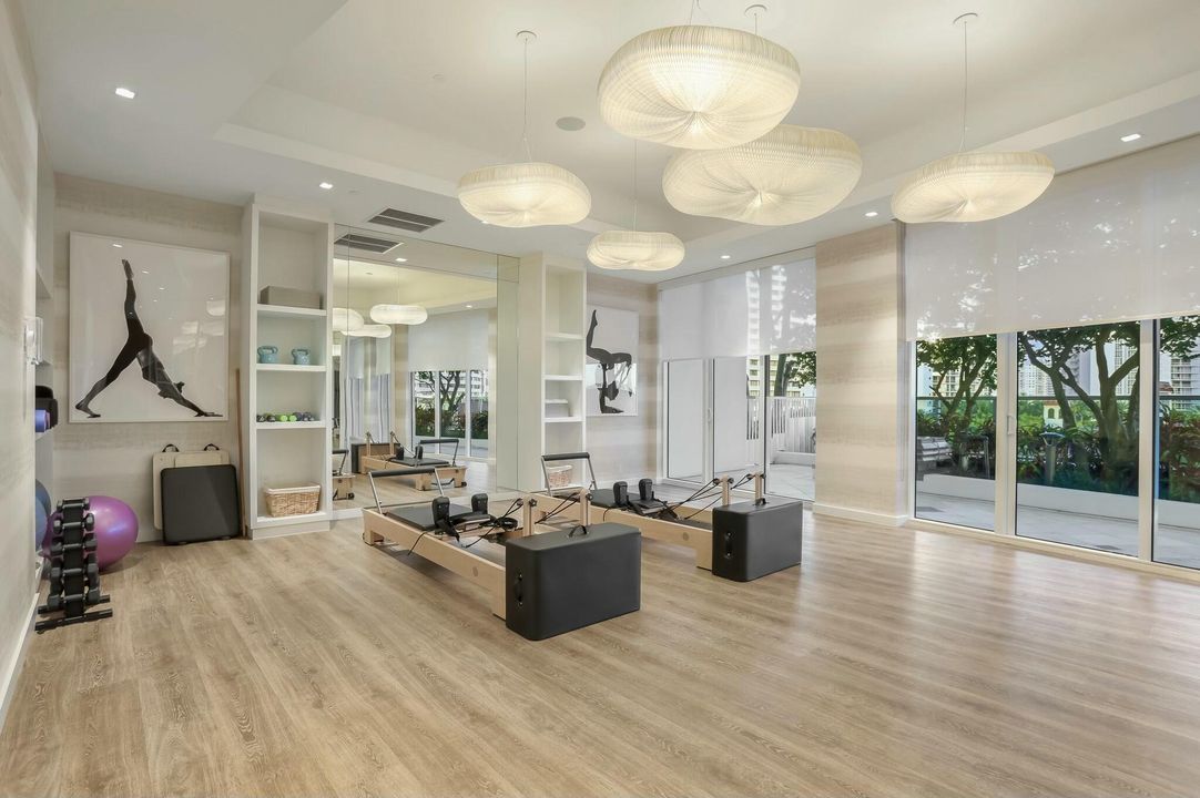 For Sale: $5,995,000 (4 beds, 6 baths, 4955 Square Feet)