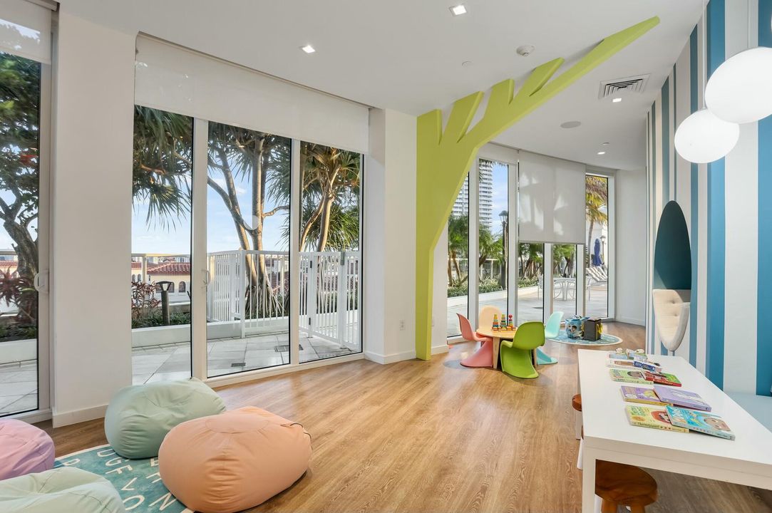 For Sale: $5,995,000 (4 beds, 6 baths, 4955 Square Feet)