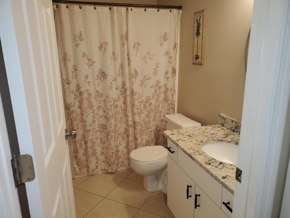 Под контрактом: $179,000 (2 спален, 2 ванн, 1005 Квадратных фут)