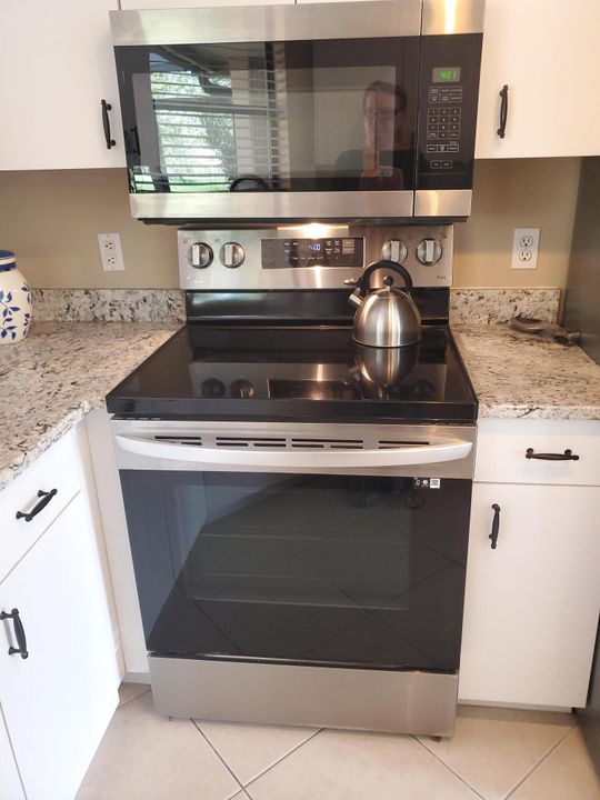 Под контрактом: $179,000 (2 спален, 2 ванн, 1005 Квадратных фут)