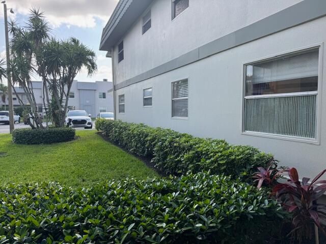 For Sale: $76,999 (2 beds, 2 baths, 880 Square Feet)