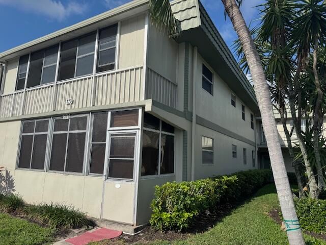 For Sale: $76,999 (2 beds, 2 baths, 880 Square Feet)