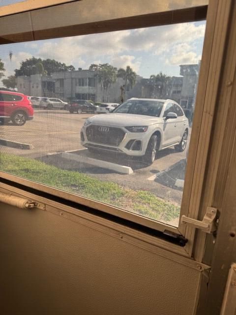 For Sale: $76,999 (2 beds, 2 baths, 880 Square Feet)