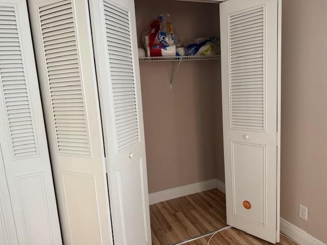 For Sale: $76,999 (2 beds, 2 baths, 880 Square Feet)