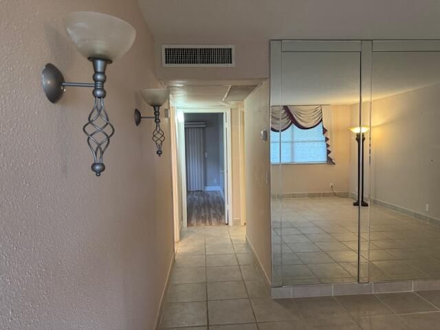 For Sale: $76,999 (2 beds, 2 baths, 880 Square Feet)