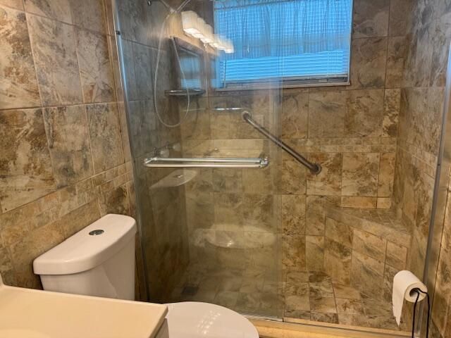 For Sale: $76,999 (2 beds, 2 baths, 880 Square Feet)