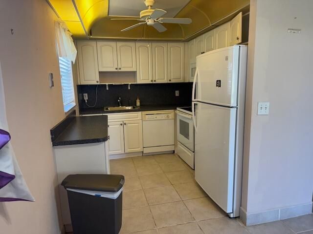 For Sale: $76,999 (2 beds, 2 baths, 880 Square Feet)