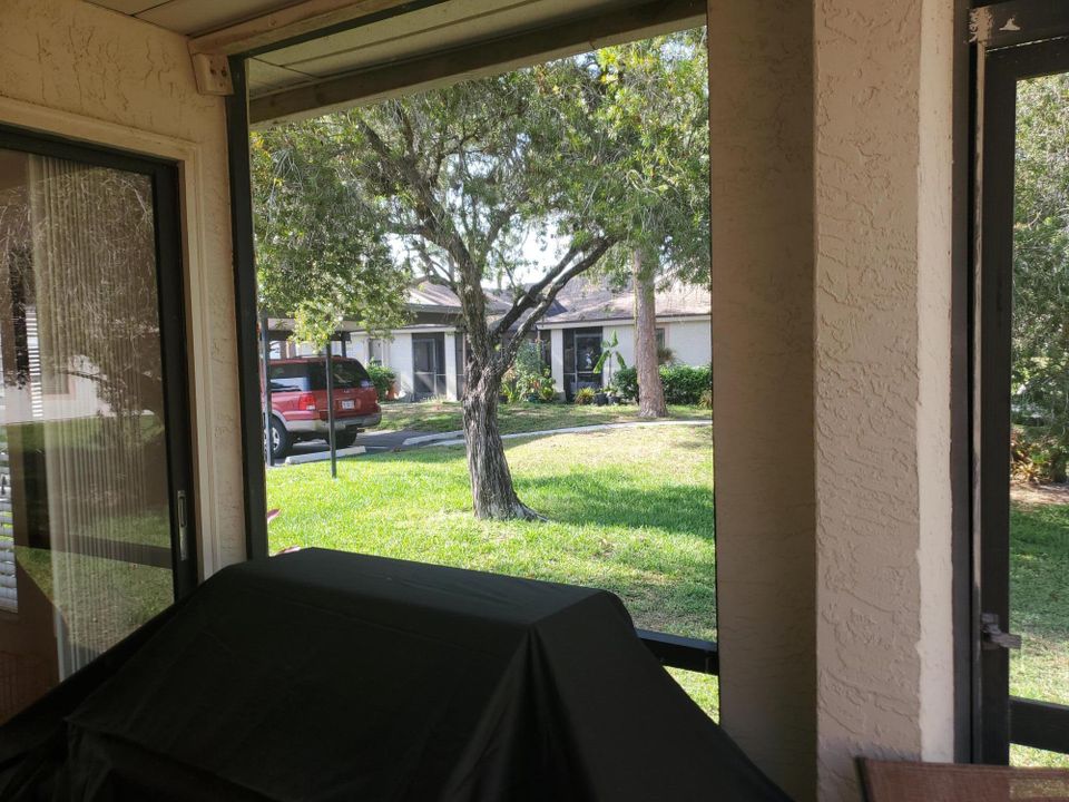 Под контрактом: $179,000 (2 спален, 2 ванн, 1005 Квадратных фут)