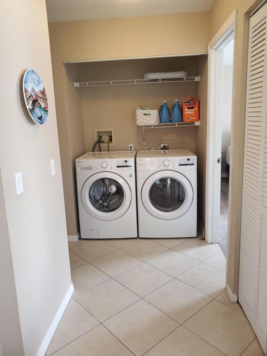 Под контрактом: $179,000 (2 спален, 2 ванн, 1005 Квадратных фут)