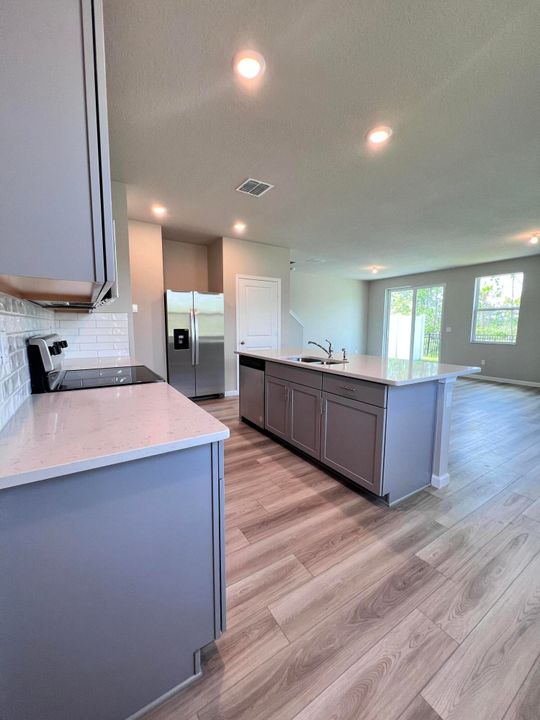 Active With Contract: $2,850 (3 beds, 2 baths, 1808 Square Feet)
