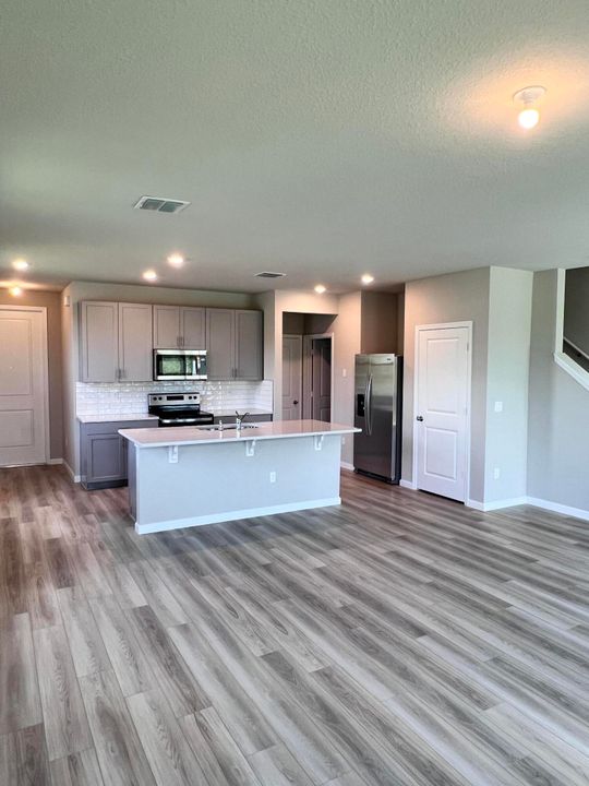 Active With Contract: $2,850 (3 beds, 2 baths, 1808 Square Feet)