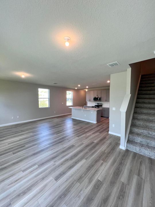 Active With Contract: $2,850 (3 beds, 2 baths, 1808 Square Feet)