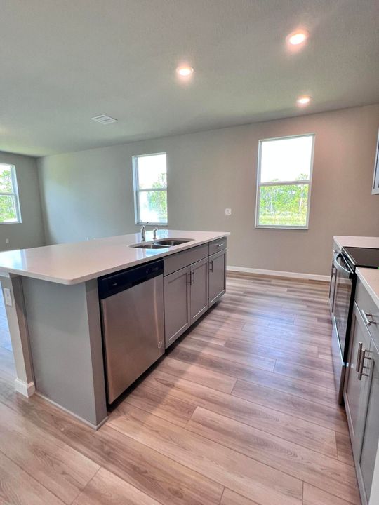 Active With Contract: $2,850 (3 beds, 2 baths, 1808 Square Feet)