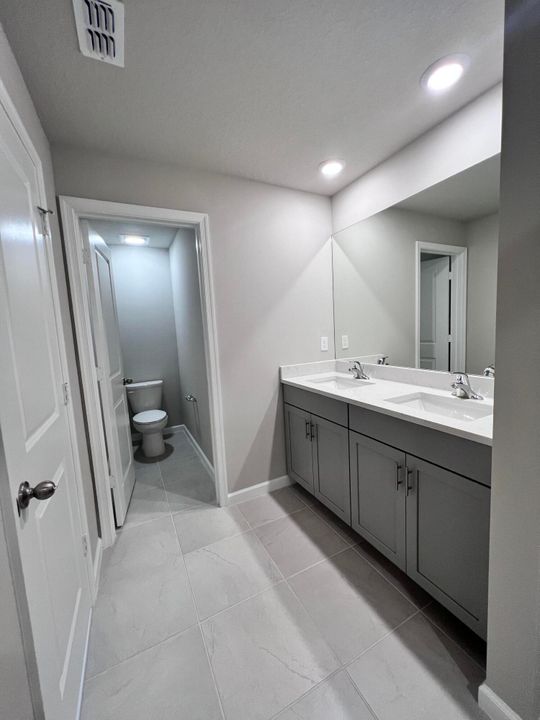 Active With Contract: $2,850 (3 beds, 2 baths, 1808 Square Feet)