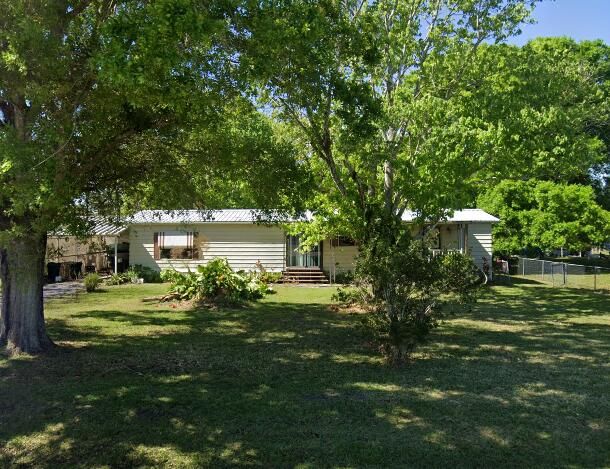 Recently Sold: $130,000 (4 beds, 2 baths, 1898 Square Feet)