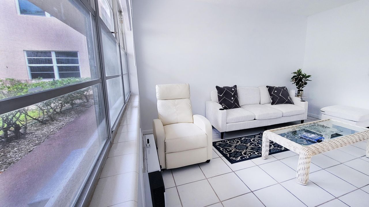 For Sale: $57,000 (1 beds, 1 baths, 570 Square Feet)