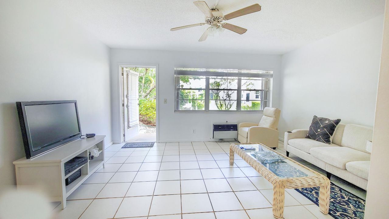 For Sale: $57,000 (1 beds, 1 baths, 570 Square Feet)