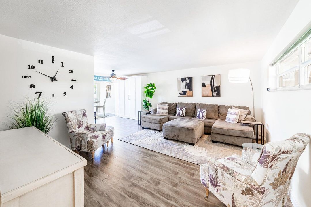 Recently Sold: $250,000 (1 beds, 1 baths, 950 Square Feet)